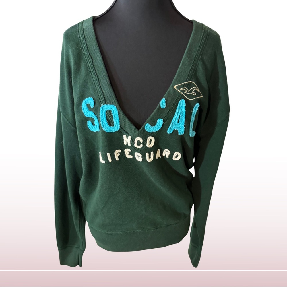 Hollister Women's Green V-Neck Sweater